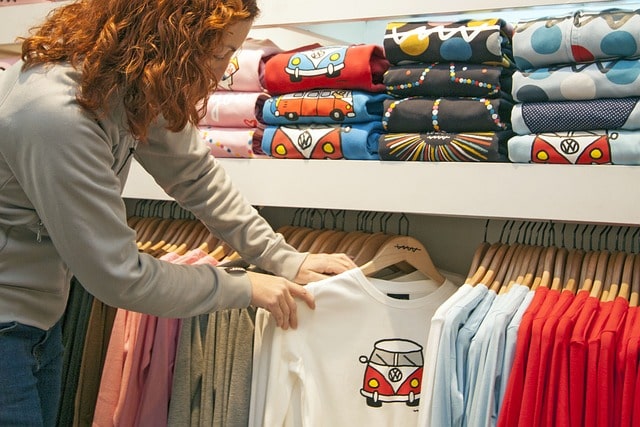 The Advantages of Print-on-Demand in the Printing and the Clothing Industry